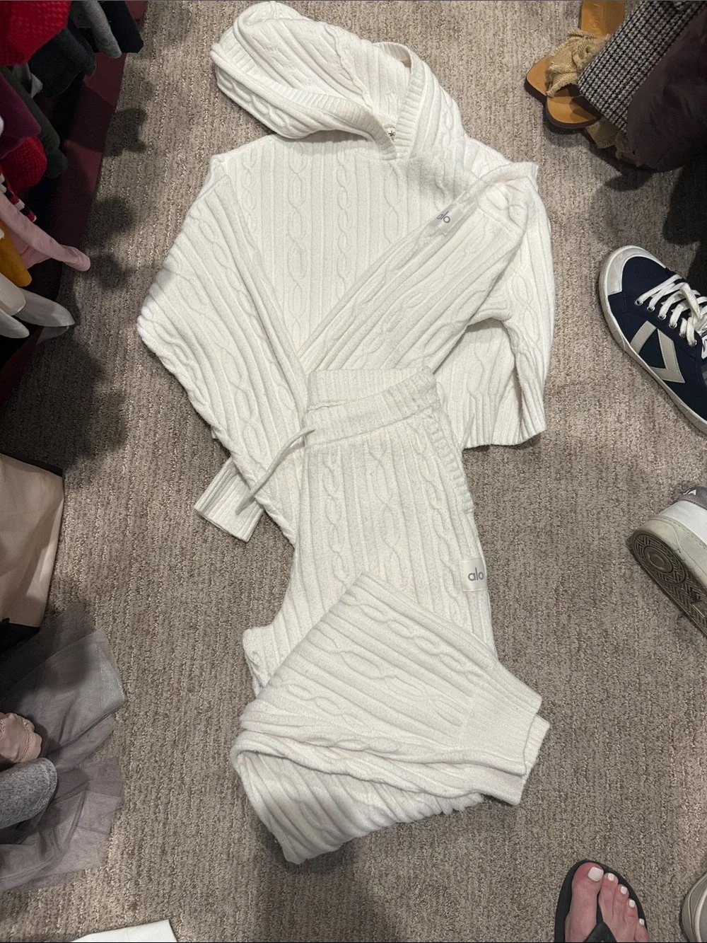 ALO Yoga Women's White Cable Knit Jogger Set - Picture 1 of 3